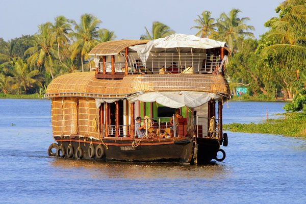 Alleppey houseboat cruises
