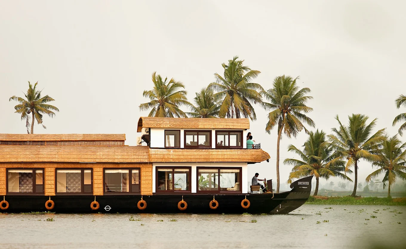 Hotel Spice routes cruises houseboat