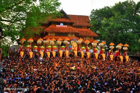 Festivals in Kerala Thrissur pooram festival image